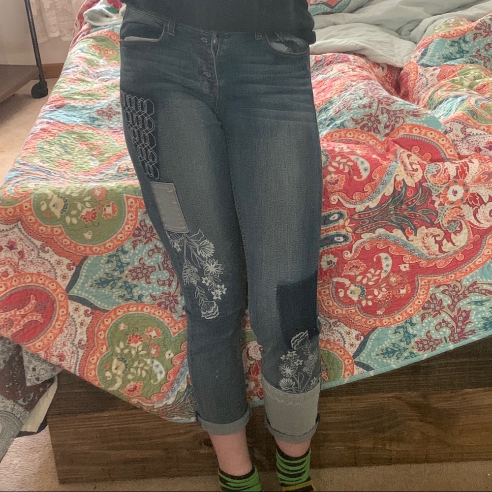 Floral patch cropped jeans